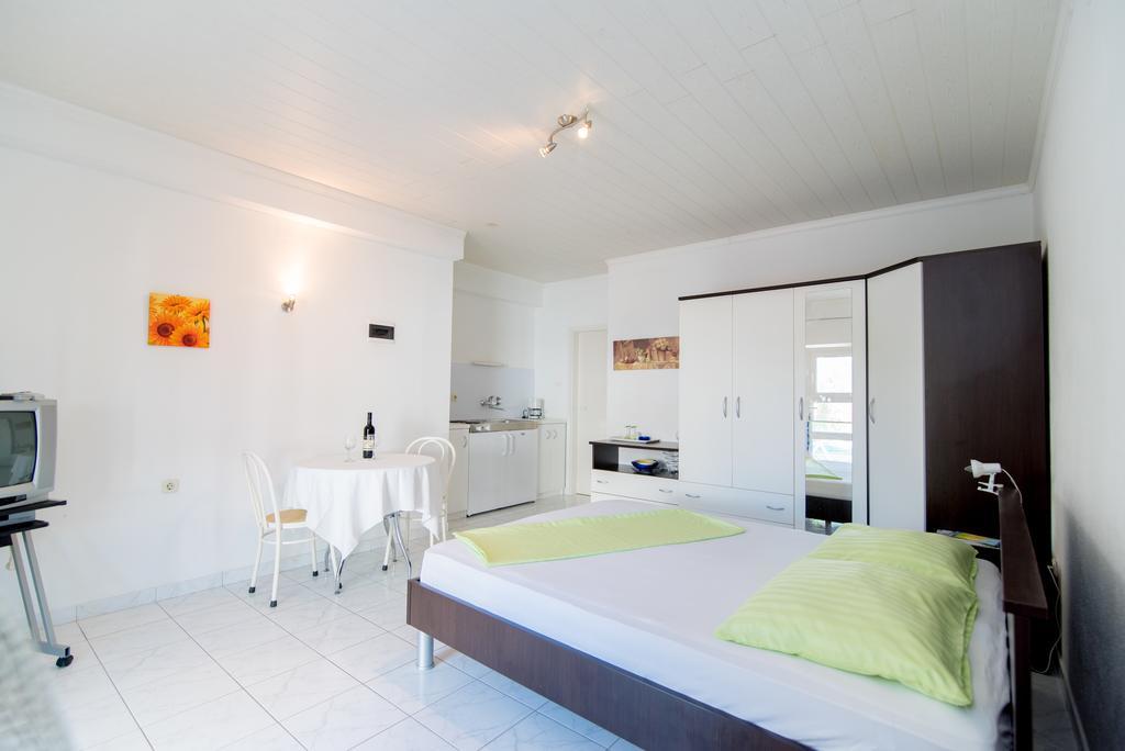 Apartments Veve Postira Exterior photo